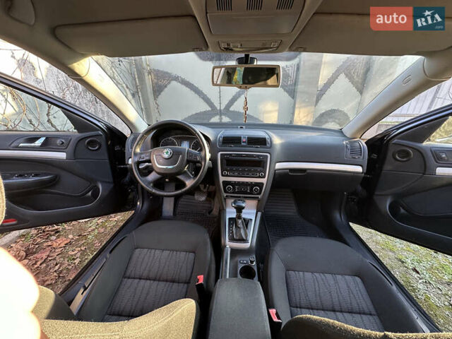 Черный Шкода Октавия, объемом двигателя 1.6 л и пробегом 200 тыс. км за 8800 $, фото 8 на Automoto.ua