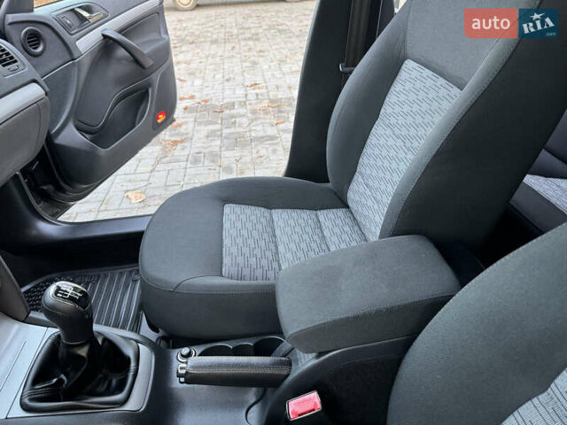 Черный Шкода Октавия, объемом двигателя 1.6 л и пробегом 243 тыс. км за 8350 $, фото 62 на Automoto.ua