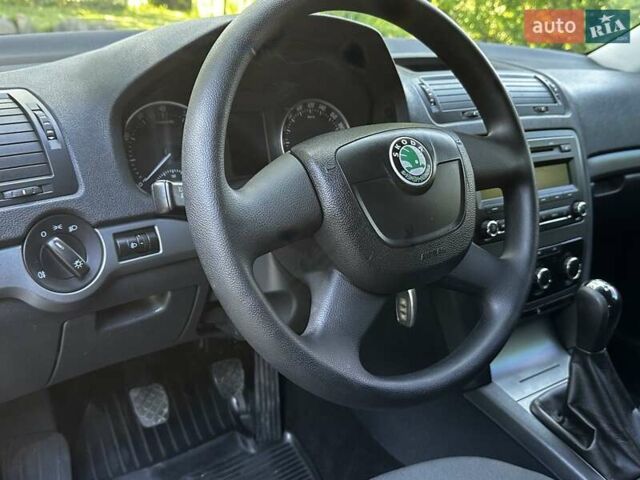 Черный Шкода Октавия, объемом двигателя 0 л и пробегом 217 тыс. км за 6500 $, фото 66 на Automoto.ua