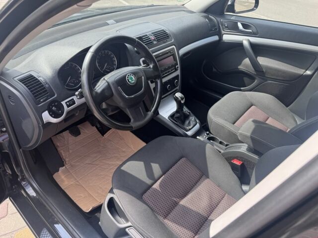 Черный Шкода Октавия, объемом двигателя 1.6 л и пробегом 274 тыс. км за 7999 $, фото 12 на Automoto.ua