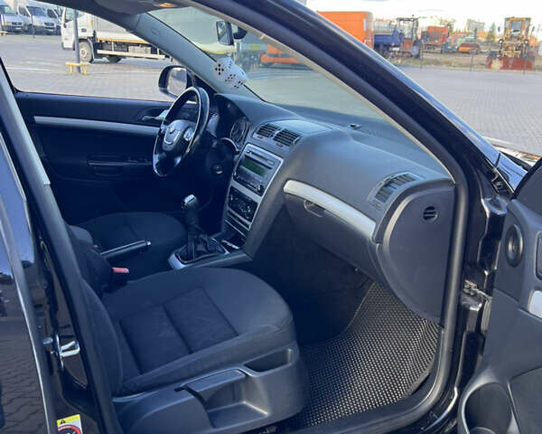 Черный Шкода Октавия, объемом двигателя 2 л и пробегом 232 тыс. км за 8999 $, фото 6 на Automoto.ua