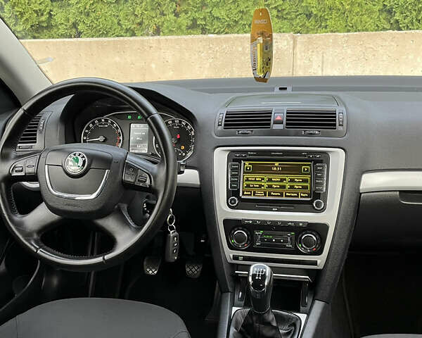 Чорний Шкода Октавія, об'ємом двигуна 1.6 л та пробігом 194 тис. км за 9399 $, фото 99 на Automoto.ua