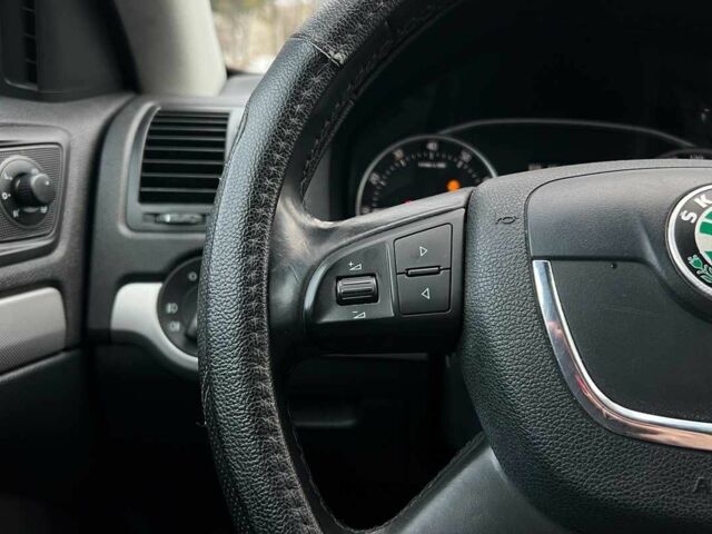 Чорний Шкода Октавія, об'ємом двигуна 1.2 л та пробігом 239 тис. км за 6999 $, фото 10 на Automoto.ua