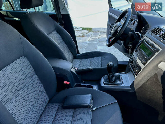 Чорний Шкода Октавія, об'ємом двигуна 1.6 л та пробігом 247 тис. км за 6900 $, фото 32 на Automoto.ua