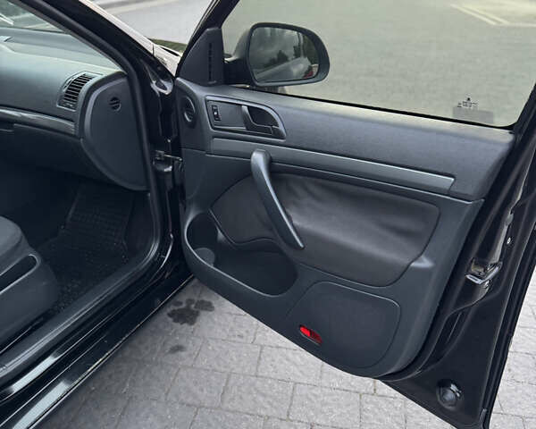 Чорний Шкода Октавія, об'ємом двигуна 1.6 л та пробігом 273 тис. км за 7600 $, фото 18 на Automoto.ua