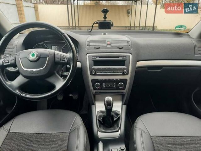 Черный Шкода Октавия, объемом двигателя 1.6 л и пробегом 201 тыс. км за 7300 $, фото 12 на Automoto.ua