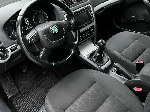 Черный Шкода Октавия, объемом двигателя 2 л и пробегом 216 тыс. км за 8300 $, фото 7 на Automoto.ua