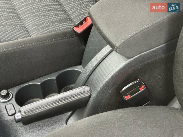 Черный Шкода Октавия, объемом двигателя 1.6 л и пробегом 157 тыс. км за 11390 $, фото 30 на Automoto.ua