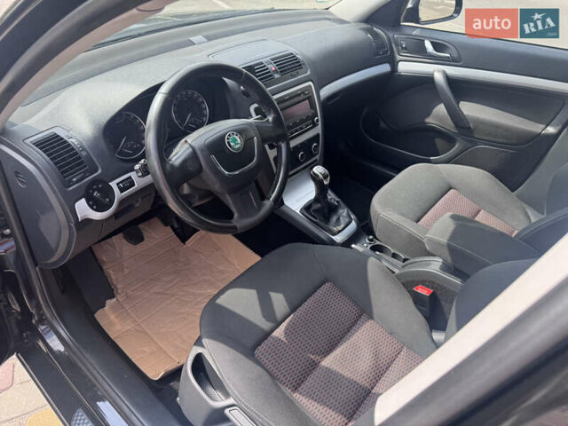 Черный Шкода Октавия, объемом двигателя 1.6 л и пробегом 274 тыс. км за 7999 $, фото 12 на Automoto.ua