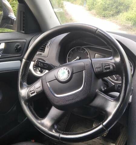 Черный Шкода Октавия, объемом двигателя 1.2 л и пробегом 270 тыс. км за 7300 $, фото 4 на Automoto.ua