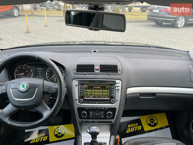 Черный Шкода Октавия, объемом двигателя 1.2 л и пробегом 239 тыс. км за 6999 $, фото 12 на Automoto.ua