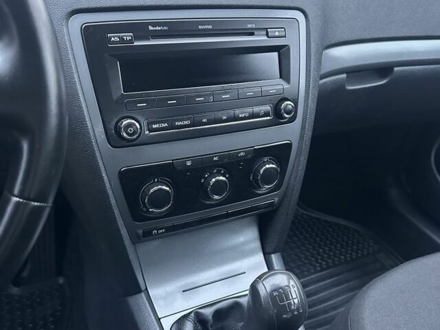 Черный Шкода Октавия, объемом двигателя 1.4 л и пробегом 160 тыс. км за 6400 $, фото 6 на Automoto.ua