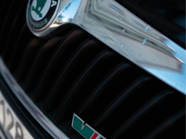 Черный Шкода Октавия, объемом двигателя 0 л и пробегом 290 тыс. км за 10999 $, фото 7 на Automoto.ua