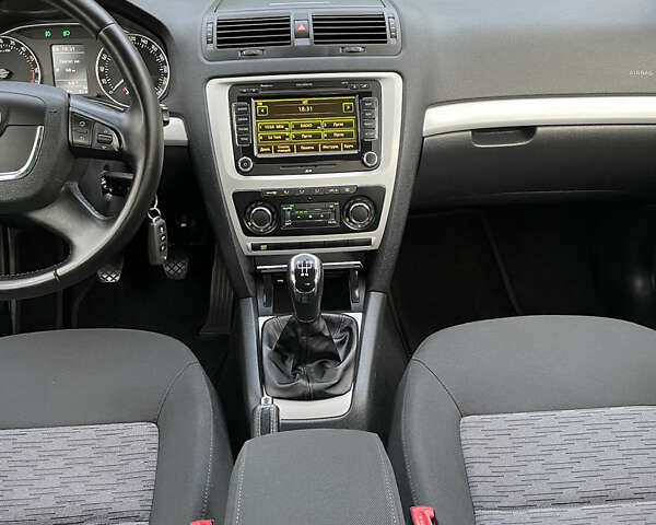 Чорний Шкода Октавія, об'ємом двигуна 1.6 л та пробігом 194 тис. км за 9399 $, фото 100 на Automoto.ua