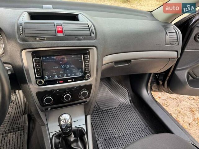 Шкода Октавия 2011 в Полтаве на Automoto.ua Черный Шкода Октавия, объемом двигателя 1.6 л и пробегом 220 тыс. км за 7600 $, фото 52 на Automoto.ua