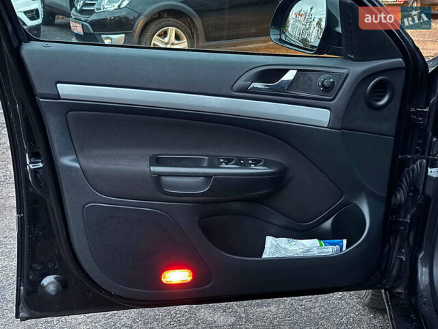 Чорний Шкода Октавія, об'ємом двигуна 1.6 л та пробігом 237 тис. км за 8190 $, фото 11 на Automoto.ua