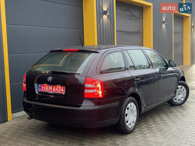 Черный Шкода Октавия, объемом двигателя 1.6 л и пробегом 198 тыс. км за 6999 $, фото 14 на Automoto.ua