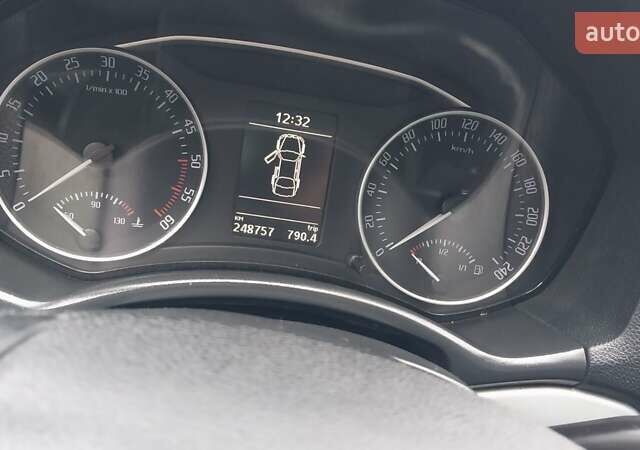 Чорний Шкода Октавія, об'ємом двигуна 1.6 л та пробігом 248 тис. км за 8500 $, фото 10 на Automoto.ua