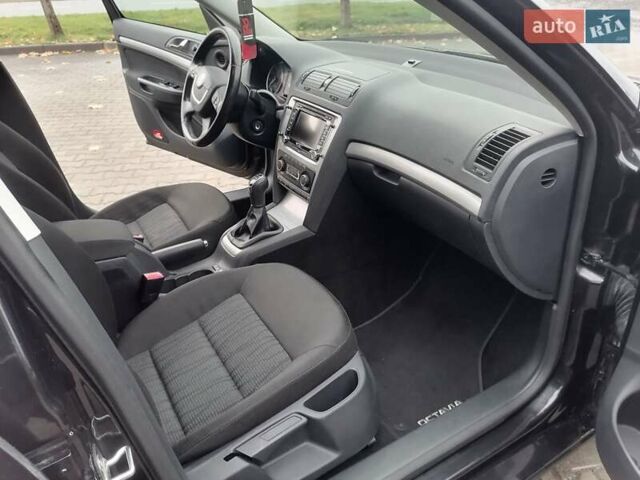 Чорний Шкода Октавія, об'ємом двигуна 1.2 л та пробігом 183 тис. км за 6300 $, фото 22 на Automoto.ua