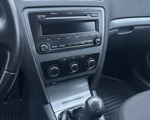 Чорний Шкода Октавія, об'ємом двигуна 1.4 л та пробігом 160 тис. км за 6550 $, фото 7 на Automoto.ua