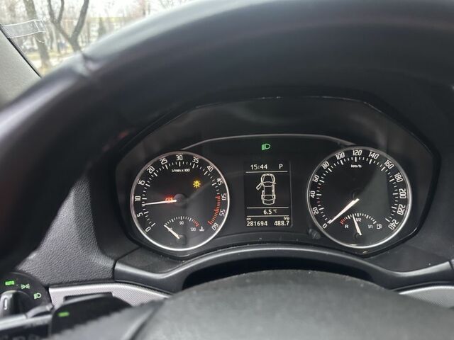 Черный Шкода Октавия, объемом двигателя 1.6 л и пробегом 281 тыс. км за 6458 $, фото 5 на Automoto.ua