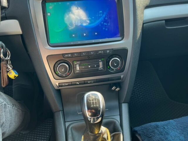 Чорний Шкода Октавія, об'ємом двигуна 2 л та пробігом 310 тис. км за 9000 $, фото 5 на Automoto.ua