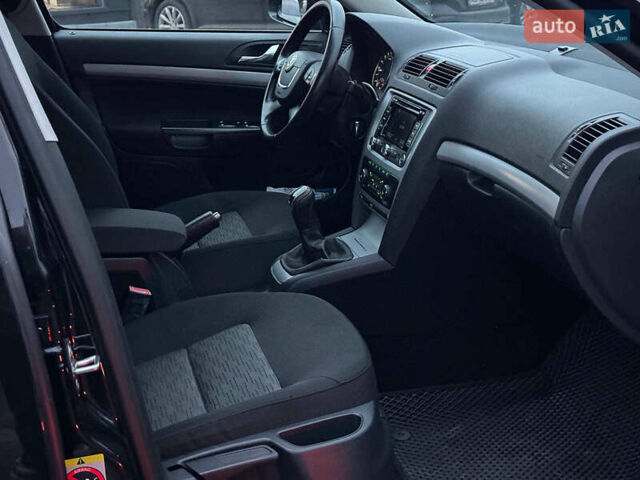 Чорний Шкода Октавія, об'ємом двигуна 1.6 л та пробігом 237 тис. км за 8190 $, фото 18 на Automoto.ua