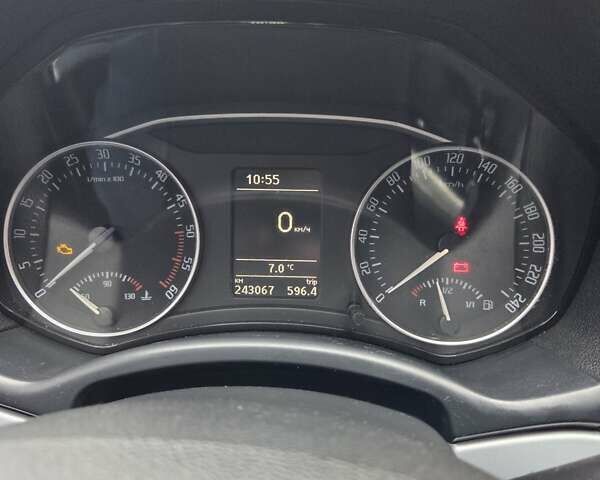 Черный Шкода Октавия, объемом двигателя 1.6 л и пробегом 243 тыс. км за 8999 $, фото 1 на Automoto.ua