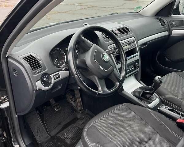 Черный Шкода Октавия, объемом двигателя 1.4 л и пробегом 238 тыс. км за 7500 $, фото 2 на Automoto.ua