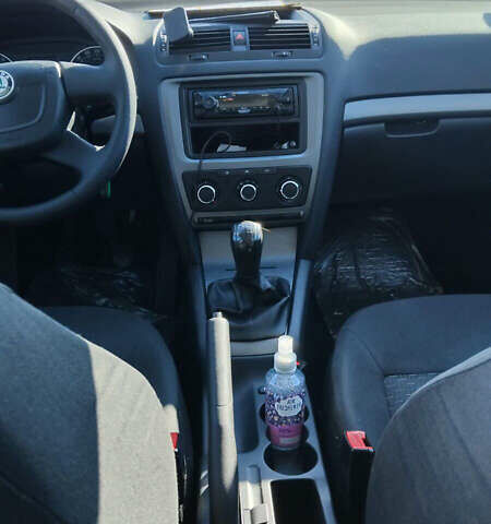 Черный Шкода Октавия, объемом двигателя 1.4 л и пробегом 202 тыс. км за 7100 $, фото 2 на Automoto.ua