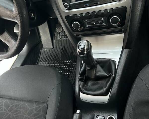 Черный Шкода Октавия, объемом двигателя 1.6 л и пробегом 285 тыс. км за 6700 $, фото 10 на Automoto.ua