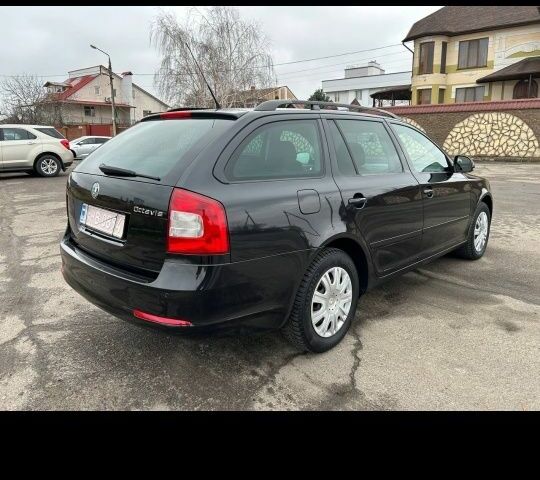 Чорний Шкода Октавія, об'ємом двигуна 1.8 л та пробігом 230 тис. км за 6750 $, фото 4 на Automoto.ua