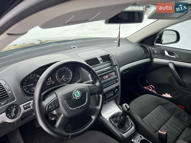 Черный Шкода Октавия, объемом двигателя 2 л и пробегом 272 тыс. км за 8300 $, фото 3 на Automoto.ua