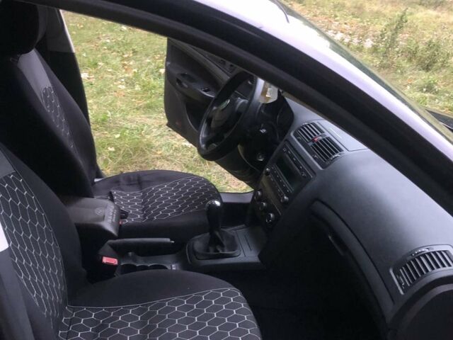 Черный Шкода Октавия, объемом двигателя 1.6 л и пробегом 230 тыс. км за 8500 $, фото 6 на Automoto.ua