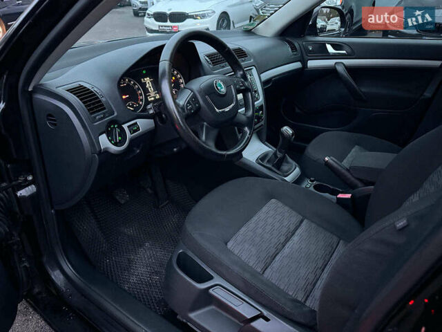 Чорний Шкода Октавія, об'ємом двигуна 1.6 л та пробігом 237 тис. км за 8190 $, фото 12 на Automoto.ua