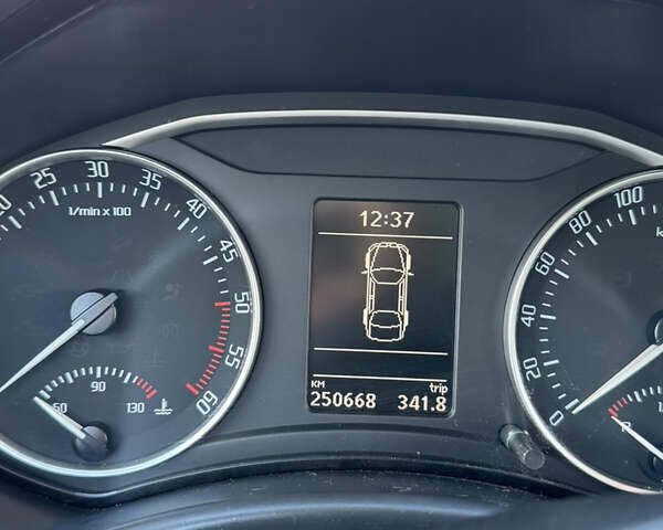 Черный Шкода Октавия, объемом двигателя 1.6 л и пробегом 250 тыс. км за 9700 $, фото 3 на Automoto.ua