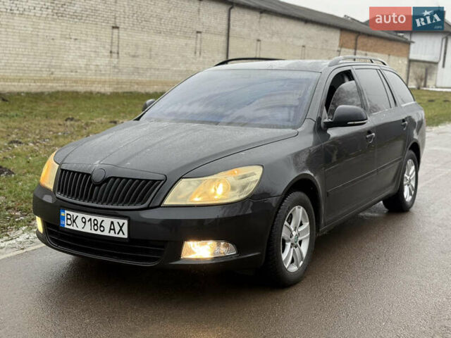 Черный Шкода Октавия, объемом двигателя 1.2 л и пробегом 300 тыс. км за 5800 $, фото 2 на Automoto.ua