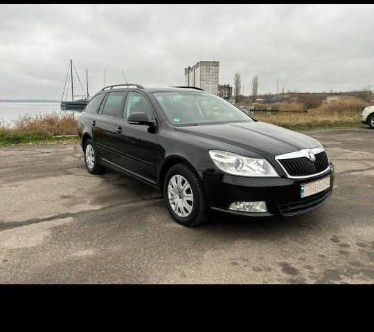 Чорний Шкода Октавія, об'ємом двигуна 1.8 л та пробігом 230 тис. км за 6750 $, фото 5 на Automoto.ua