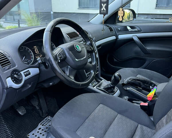 Чорний Шкода Октавія, об'ємом двигуна 1.6 л та пробігом 247 тис. км за 8000 $, фото 11 на Automoto.ua