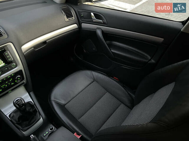 Чорний Шкода Октавія, об'ємом двигуна 2 л та пробігом 228 тис. км за 10799 $, фото 118 на Automoto.ua