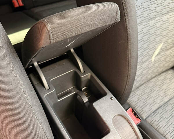 Черный Шкода Октавия, объемом двигателя 1.6 л и пробегом 179 тыс. км за 8500 $, фото 11 на Automoto.ua