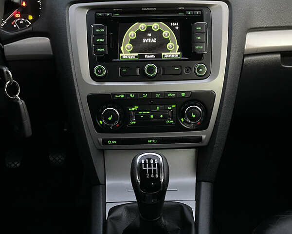 Чорний Шкода Октавія, об'ємом двигуна 2 л та пробігом 228 тис. км за 10799 $, фото 120 на Automoto.ua