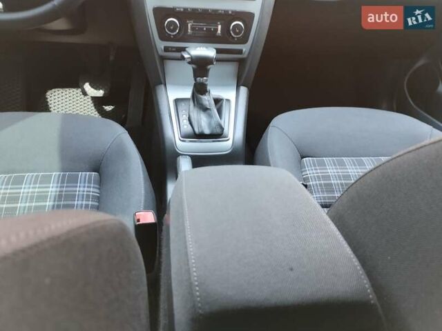 Черный Шкода Октавия, объемом двигателя 1.6 л и пробегом 320 тыс. км за 7800 $, фото 62 на Automoto.ua