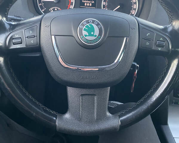 Чорний Шкода Октавія, об'ємом двигуна 1.6 л та пробігом 198 тис. км за 9700 $, фото 5 на Automoto.ua