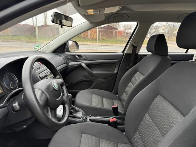 Чорний Шкода Октавія, об'ємом двигуна 0 л та пробігом 170 тис. км за 7900 $, фото 6 на Automoto.ua