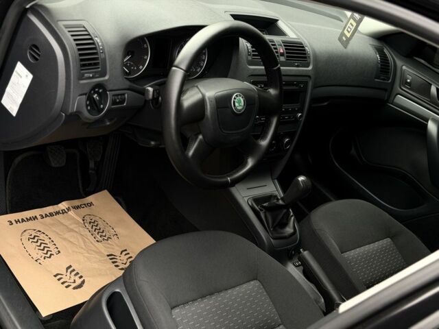 Черный Шкода Октавия, объемом двигателя 1.6 л и пробегом 189 тыс. км за 8800 $, фото 5 на Automoto.ua