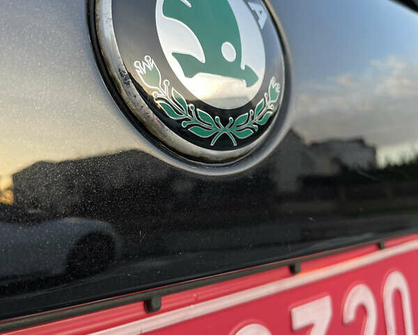 Чорний Шкода Октавія, об'ємом двигуна 2 л та пробігом 228 тис. км за 10799 $, фото 15 на Automoto.ua