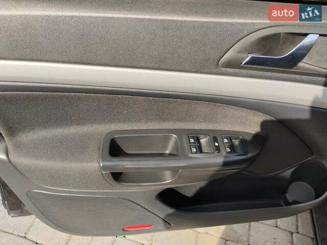 Черный Шкода Октавия, объемом двигателя 1.6 л и пробегом 320 тыс. км за 7800 $, фото 58 на Automoto.ua