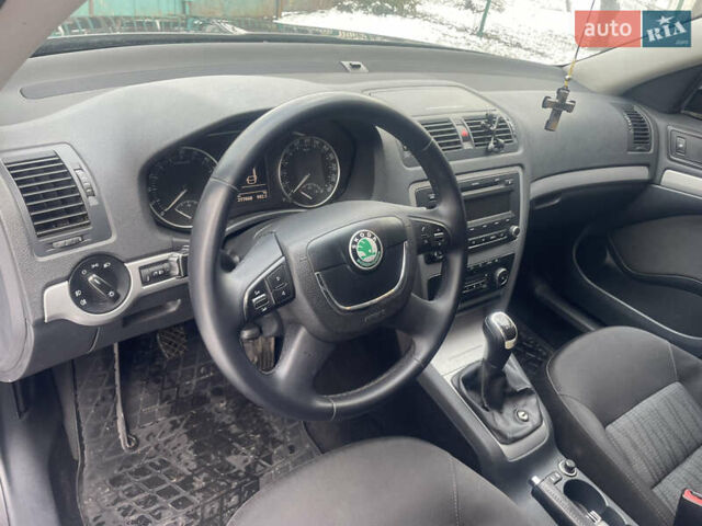 Черный Шкода Октавия, объемом двигателя 1.6 л и пробегом 325 тыс. км за 8500 $, фото 10 на Automoto.ua