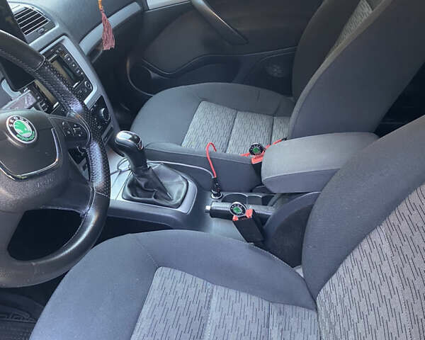 Черный Шкода Октавия, объемом двигателя 1.6 л и пробегом 269 тыс. км за 9200 $, фото 12 на Automoto.ua